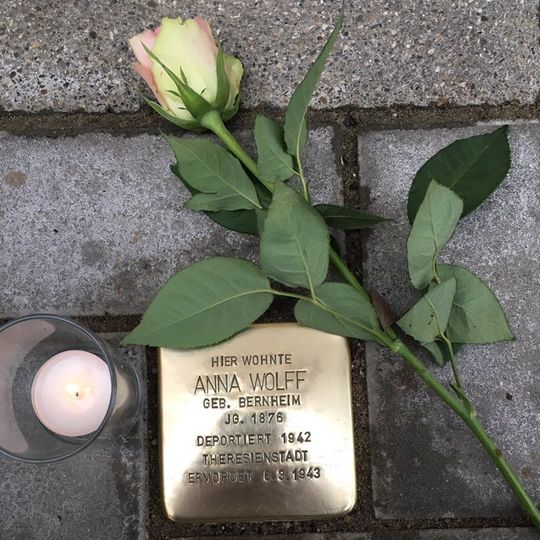 Stolperstein en memoria de Anna Wolff
