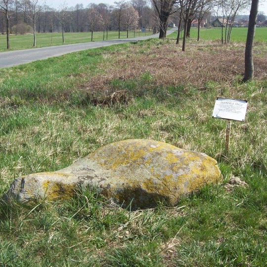 Kámen Zkamenělá kráva západně od Zámlyní