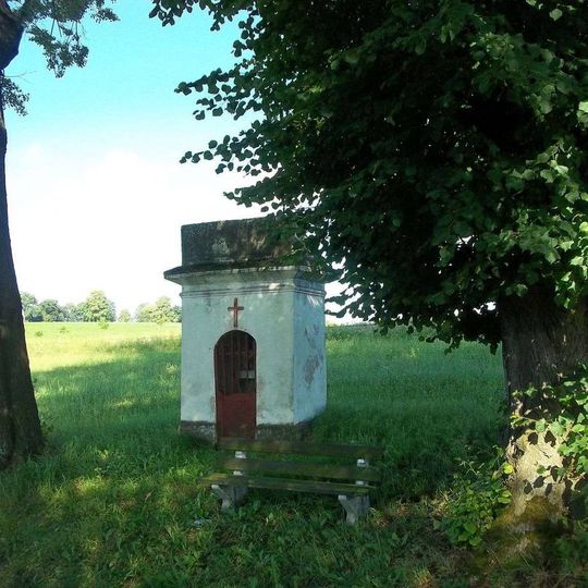 Kaplička mezi Černovicemi a Dobešovem