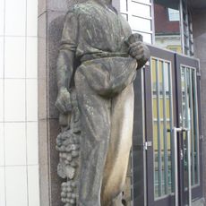 Socha vinaře u spořitelny v Pražské ulici v Mělníku