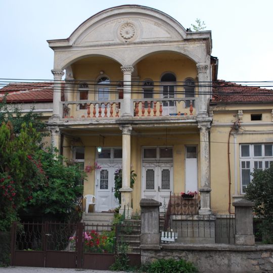 Paunchev House