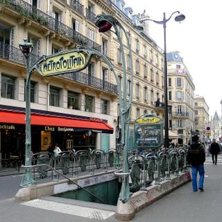Entrance to Châtelet metro station, rue des Lavandières-Sainte-Opportune