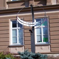 Sluneční hodiny na Komenského náměstí v Kralupech nad Vltavou