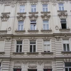 Wohn- und Geschäftshaus