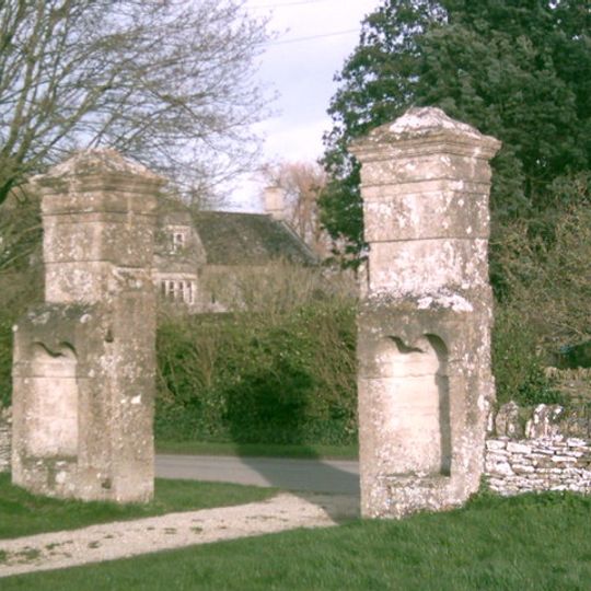 Gatepier 145 Metres To South East Of Broadwell Manor