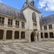 Bourges et Berry : patrimoine historique, monuments médiévaux et espaces naturels