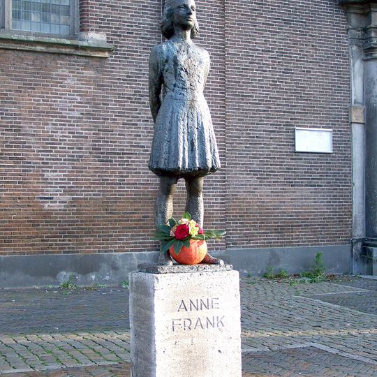 Statue of Anne Frank