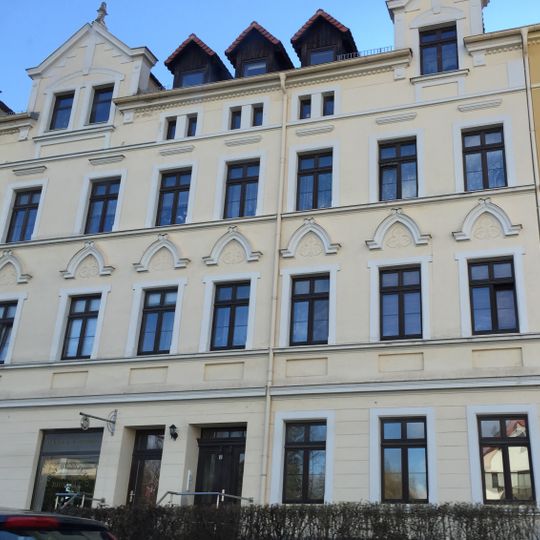 Mietshaus in geschlossener Bebauung, mit Laden Friesenstraße 3