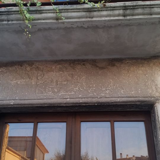 Lintes on House St. Joseph 7