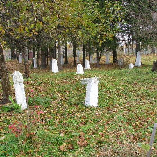 Надгробия белокаменные