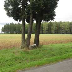 Kříž mezi Pískem a Újezdem nade Mží