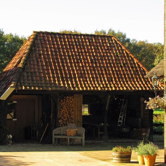 Den Aalhorst: Boerderijcomplex De Hof: houtloods