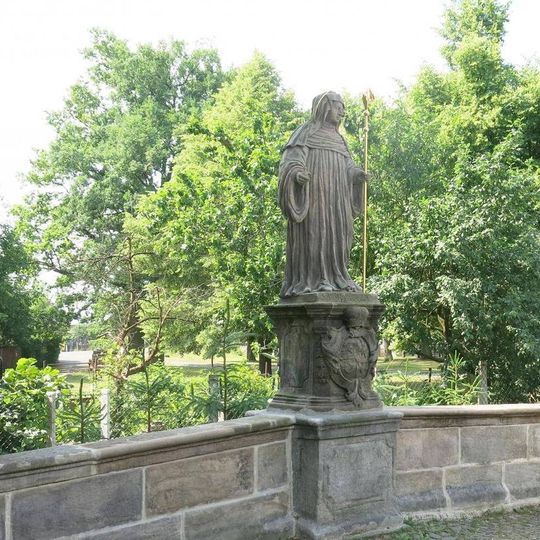 Socha svaté Walburgy na Klášterním mostě v Zákupech