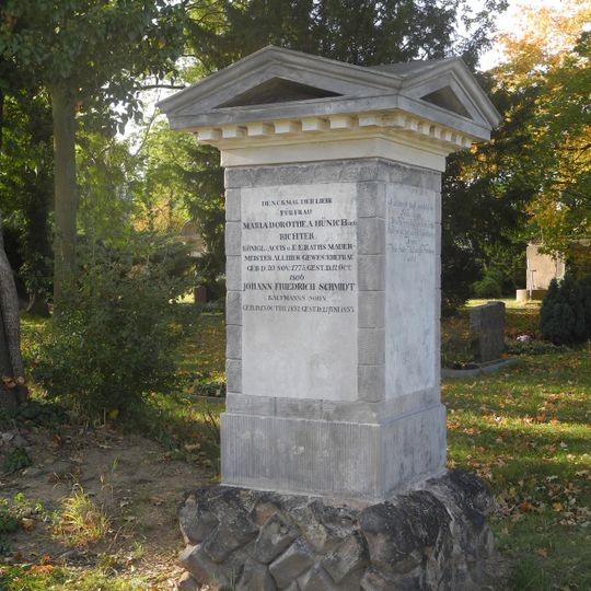 Gravestone Hünich