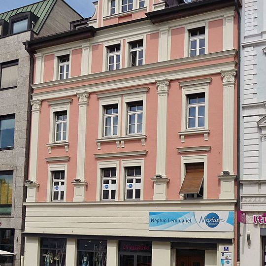 Wohn- und Geschäftshaus