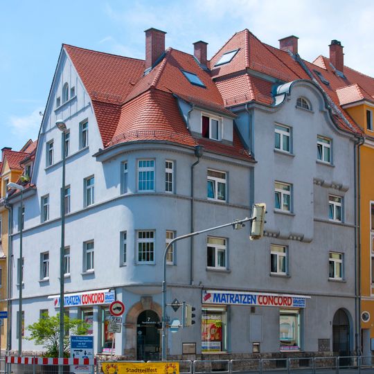 Wohn- und Geschäftshaus