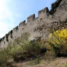 Stadtmauerteil bei der Ruine