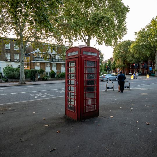 K6 Telephone Kiosk, Outside 3 Wincott Parade