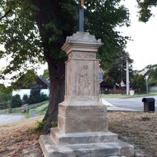 Kříž v centru Vyskeře