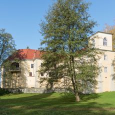 Palace and park in Trzebieszowice