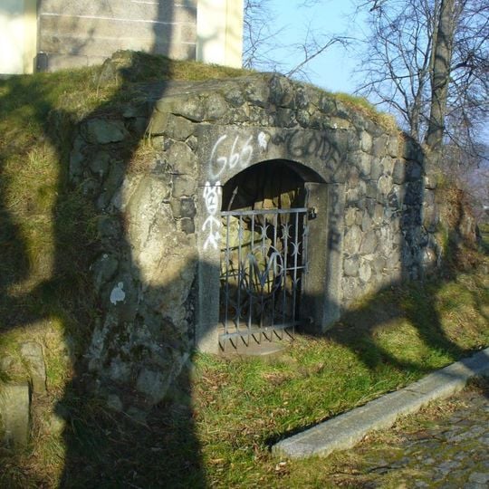 Kaplička-grotta svaté Maří Magdaleny na křížové cestě ve Šluknově