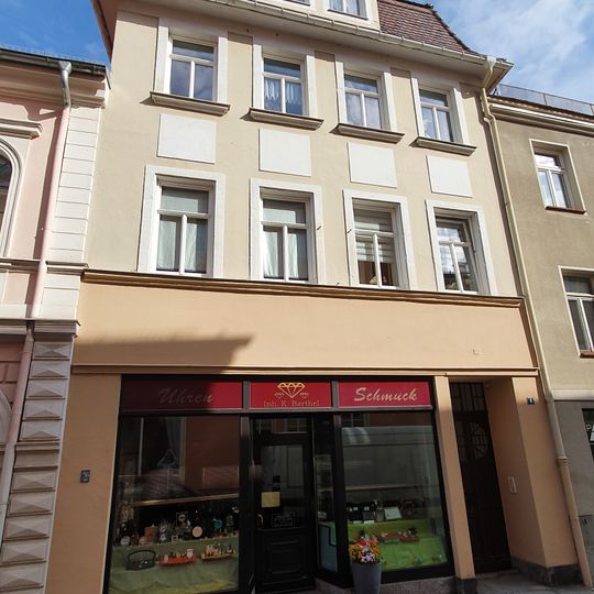 Wohnhaus mit Ladeneinbau in geschlossener Bebauung Rosa-Luxemburg-Straße 4