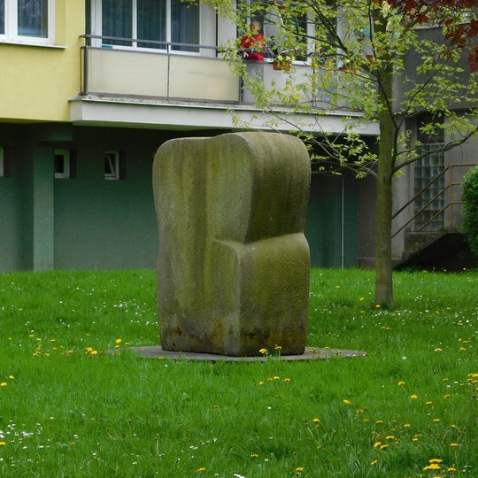 Plastika ve Sklářské ulici v Sázavě