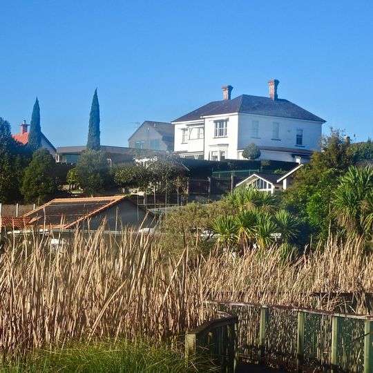 Lake House, Hamilton