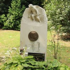 Ondrejský cintorín, náhrobok s medailónom