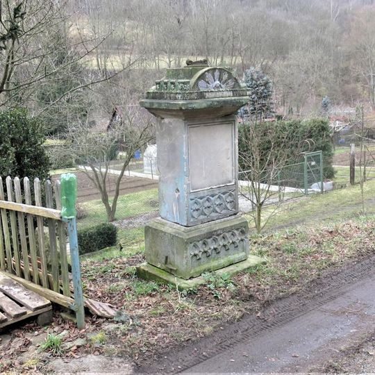 Kříž naproti domu 37 v Leštině