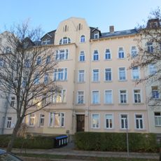 Mietshaus in geschlossener Bebauung mit Vorgarten Franz-Mehring-Straße 26