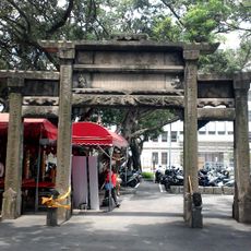 Hong Teng-yun Memorial Arch