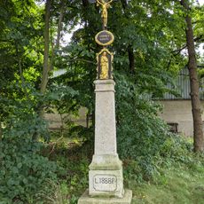 Kříž v jižní části vsi