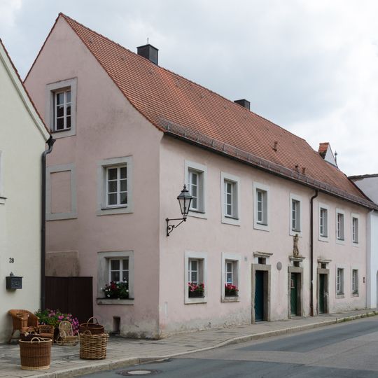 Weißenburger Straße 30, 32a