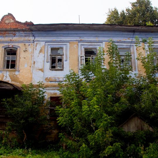 Дом жилой с магазином