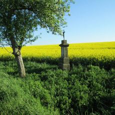 Kříž mezi vsemi Chříč a Studená