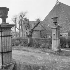 Ringiastate, hekpijlers