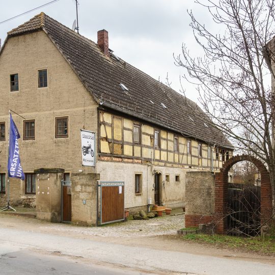 Wohnstallhaus und Auszugshaus eines ehemaligen Dreiseithofes Lindenstraße 15