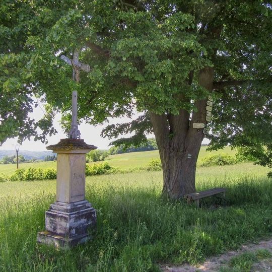 Kříž jižně od Kladek na polním rozcestí