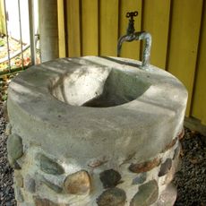 Vårby källa