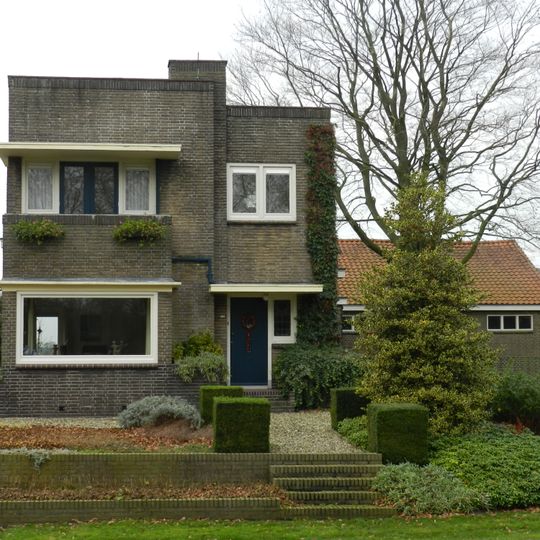 Villaboerderij in kubistisch-expressionistische stijl