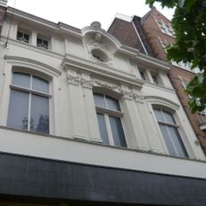 Pand met lijstgevel met zadeldak