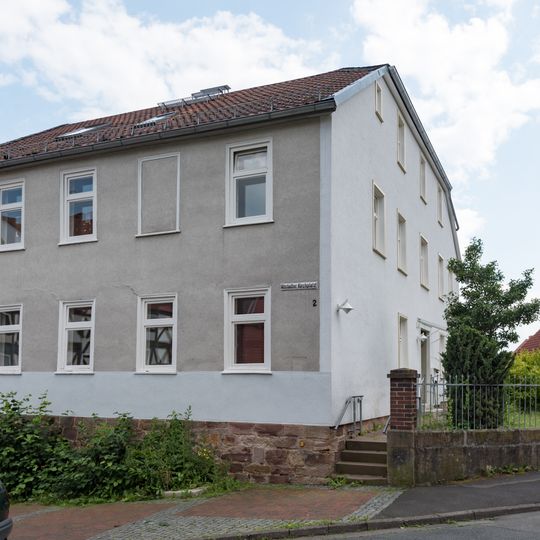 Altstädter Kirchplatz 2