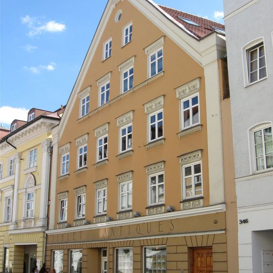 Wohn- und Geschäftshaus