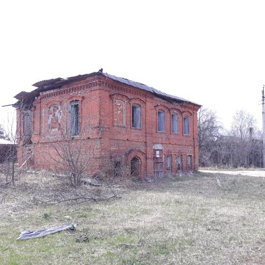 Жилой дом с торговыми помещениями