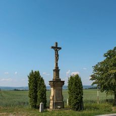 Kříž nad Úsovem vedle silnice