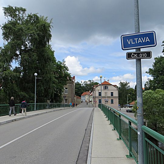 Most Linecké ulice přes Vltavu v Českém Krumlově
