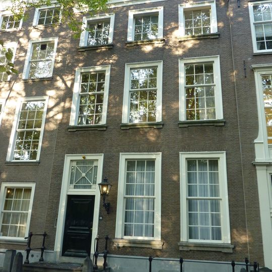 Pand met bakstenen gevel