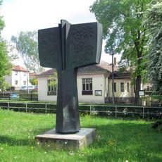 Plastika Radostný život v Horní Bříze před školou