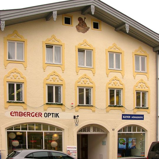Wohn- und Geschäftshaus